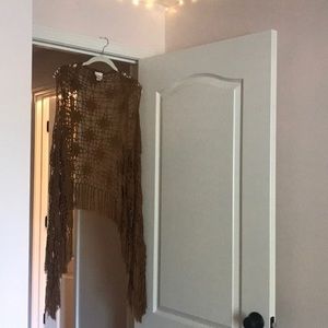 Daytrip crochet shawl with fringe